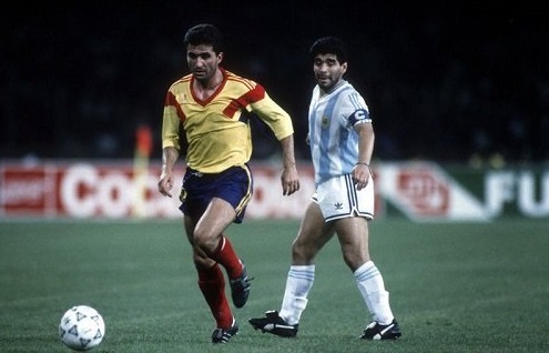 Looksport: REACŢIA LUI HAGI, DUPĂ ANUNŢUL MORŢII LUI MARADONA
