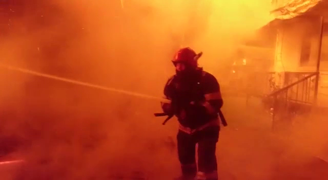 INCENDIU DE PROPORŢII ÎN VATRA DORNEI
