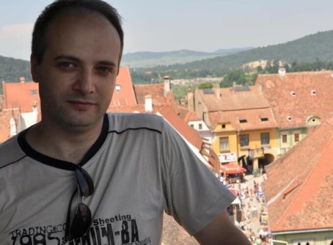 Medicul Cătălin Denciu, rănit în incendiul de la Spitalul Piatra Neamţ în timp ce încerca să salveze pacienţii, inclus de jurnalişti belgieni pe o listă a eroilor care au marcat anul 2020