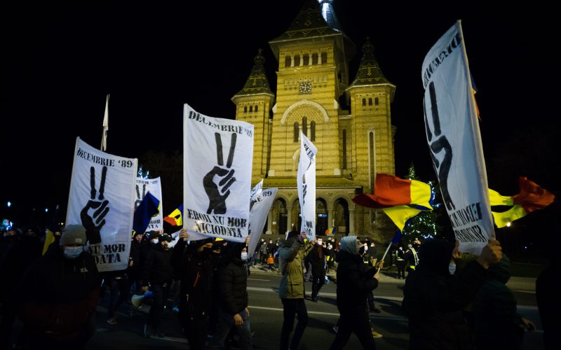 Zi de doliu în Timişoara. Victimele căzute la 17 decembrie ’89, comemorate printr-un marş