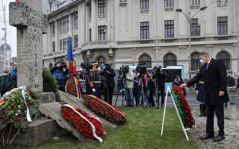 Preşedintele Iohannis, huiduit în Piaţa Universităţii: ”Ruşine. Ruşine să vă fie”