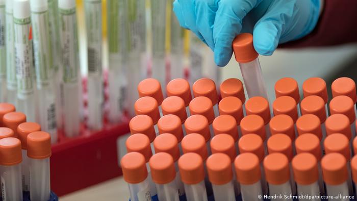 Agenţia Europeană a Medicamentului: Este o urgenţă ca vaccinurile existente să fie adaptate la noile mutaţii