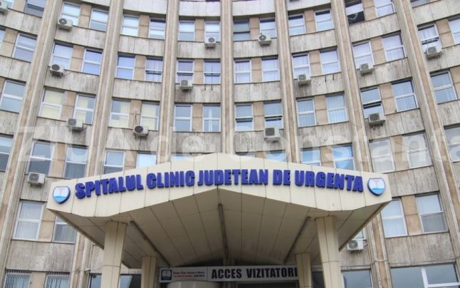Pacient filmat stând pe jos, acoperit cu un cearşaf, în Spitalul Judeţean Constanţa. Managerul: „Imaginile sunt emoţionante. Vom începe o anchetă“