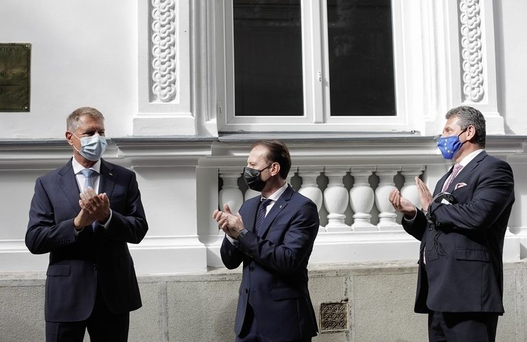 România trimite un PNRR plin de promisiuni pe fondul unei realităţi paralele: Alocă cel mai mult din UE pe salariul bugetarului. Strânge puţin din cauza corupţiei şi privilegiilor semnate de politicieni, dar îşi plăteşte bugetarii ca restul statelor