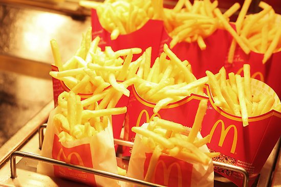 O rusoaică a dat în judecată McDonalds pentru că o reclamă a lanţului de restaurante a făcut-o să-şi strice postul mare