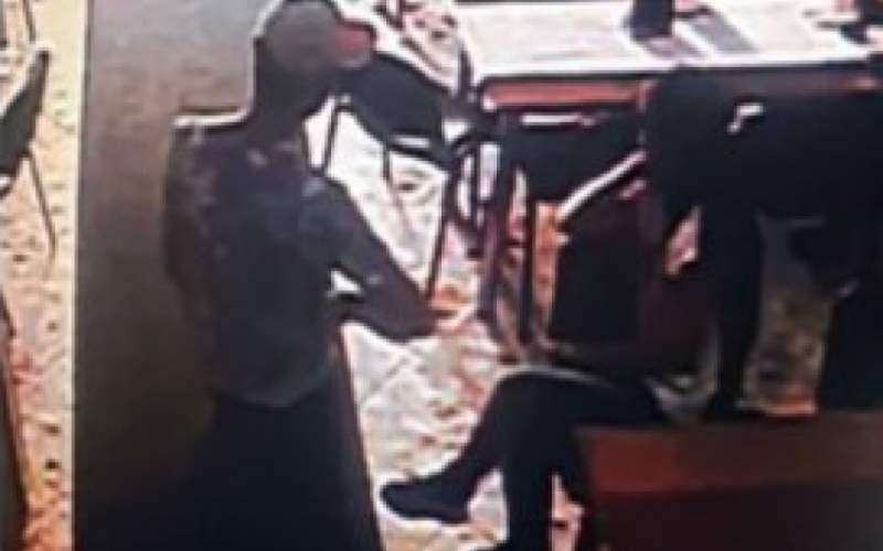 Victima şi călăul la aceeaşi masă