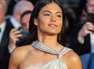 Emma Răducanu a întors toate privirile, pe covorul roşu! Vedeţi la Focus Sport, de la 19 fără trei minute cum s-a îmbrăcat sportiva de 18 ani.