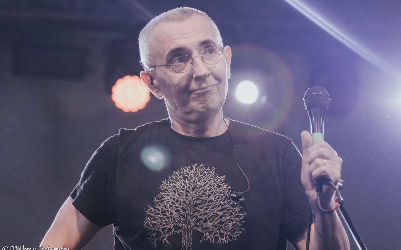 Trupa Taxi îl ironizează pe Klaus Iohannis într-o piesă: „Un sas, un sas, un sas”