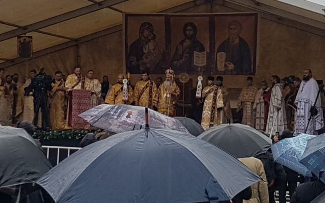 Vremea rea nu i-a speriat pe credincioşi