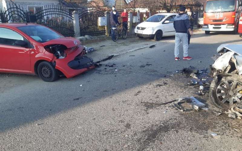 Bebeluş de 5 luni, rănit într-un accident de maşină