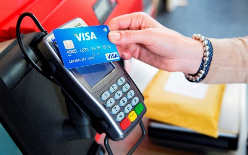 Amazon nu va mai accepta de anul viitor carduri de credit Visa emise în Marea Britanie, din cauza comisioanelor mari