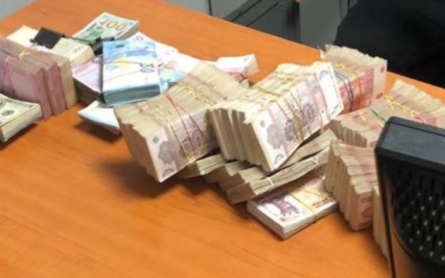 Doi bărbaţi cercetaţi penal pentru activitatea unui schimb valutar clandestin. Prejudiciul preliminar estimat se ridică la 2 milioane de lei