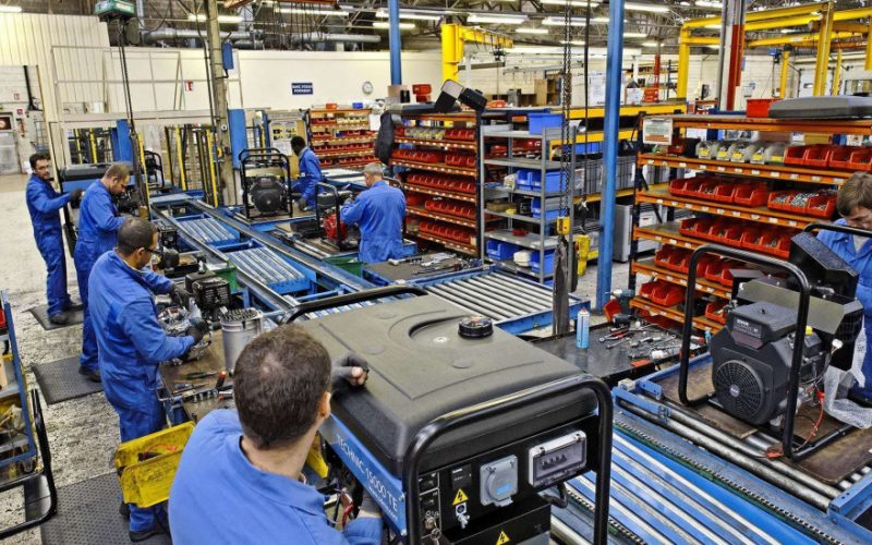 INS: Producţia industrială a crescut cu 7,5% în primele 11 luni din 2021