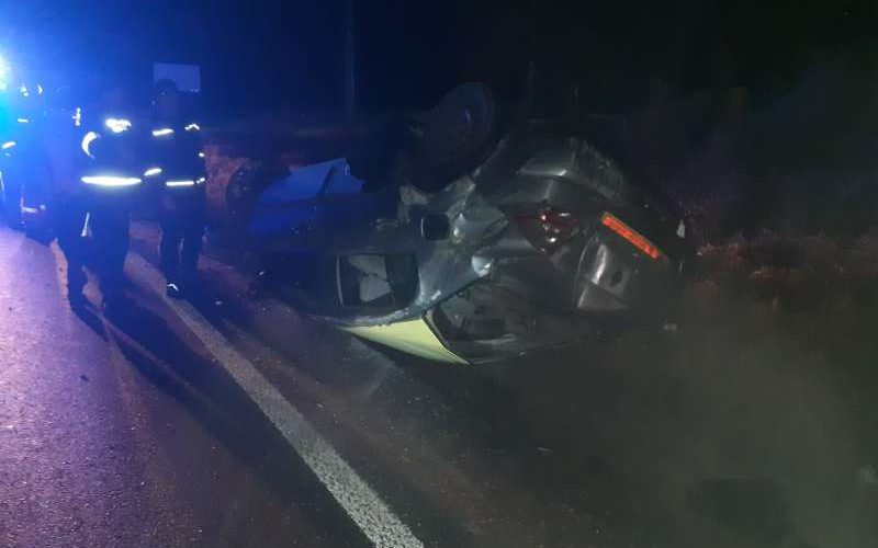 Doi răniţi într-un accident pe DN 15D; şoferul era beat şi avea permisul anulat