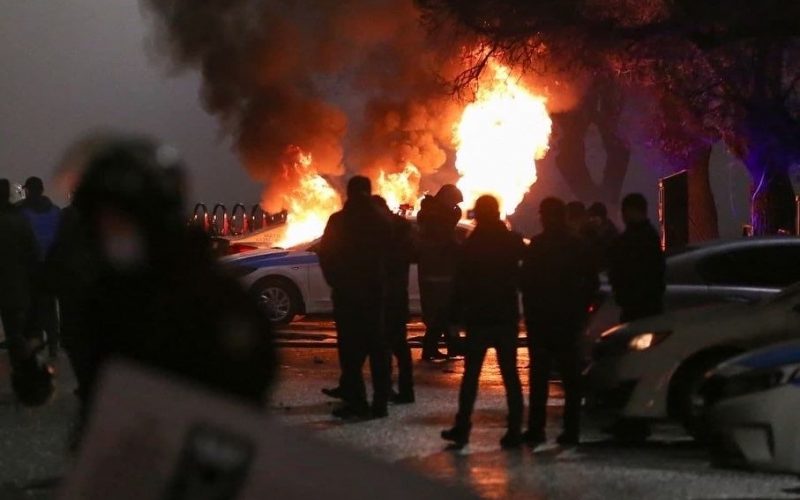 Poliţia din Kazahstan anunţă "eliminarea" a zeci de protestatari, la Almatî se aud focuri de armă