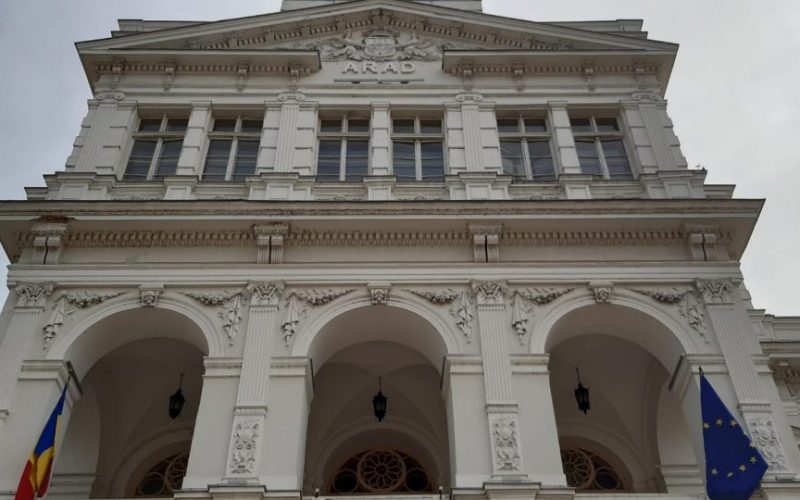 Primărie transformată în agenţie imobiliară