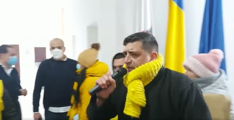 Jandarmii au dat primele 12 amenzi, după incidentul de la Primăria Timişoara de vineri, când mai mulţi membri şi simpatizanţi AUR au intrat scandând împotriva primarului Dominic Fritz