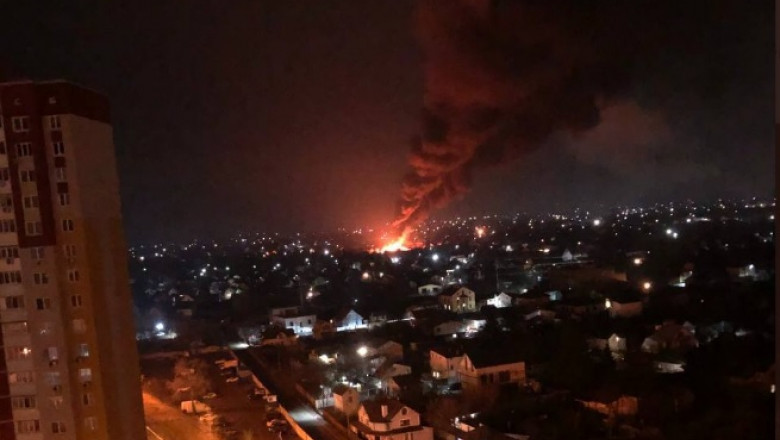 A doua zi de război în Ucraina. Ruşii au început un nou bombardament asupra Kievului. Capitala Ucrainei, în întuneric