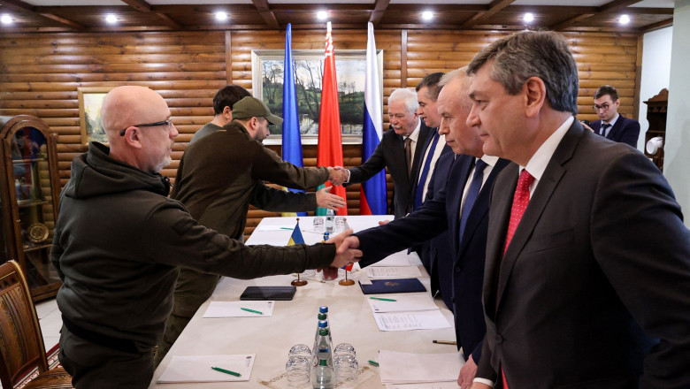 Ministrul turc de Externe: Rusia şi Ucraina se apropie de un acord￼