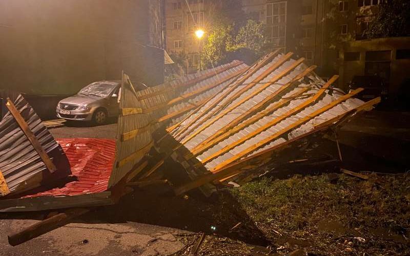 Timiş: Două TIR-uri, răsturnate de furtuna din noaptea trecută