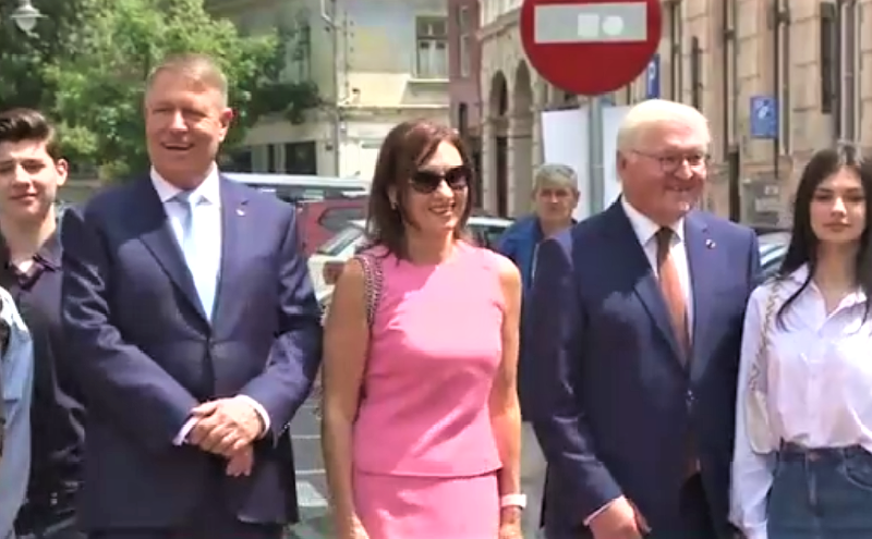 Profesorii protestau, Iohannis se poza