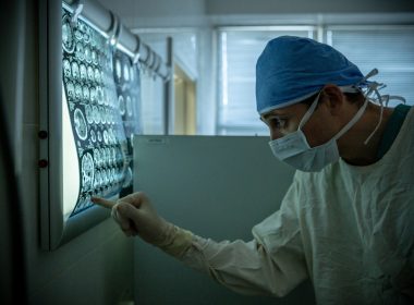 Specialist: Supravieţuirea prin cancerul de sân a ajuns la cote de până la 90 la sută la cinci ani din cauza screening-ului populaţional şi a tratamentului foarte bun
